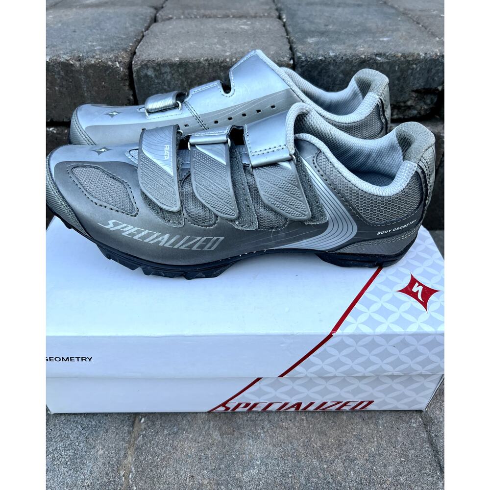 Women's Specialized Riata mountain cycle silver cycling shoes size 8